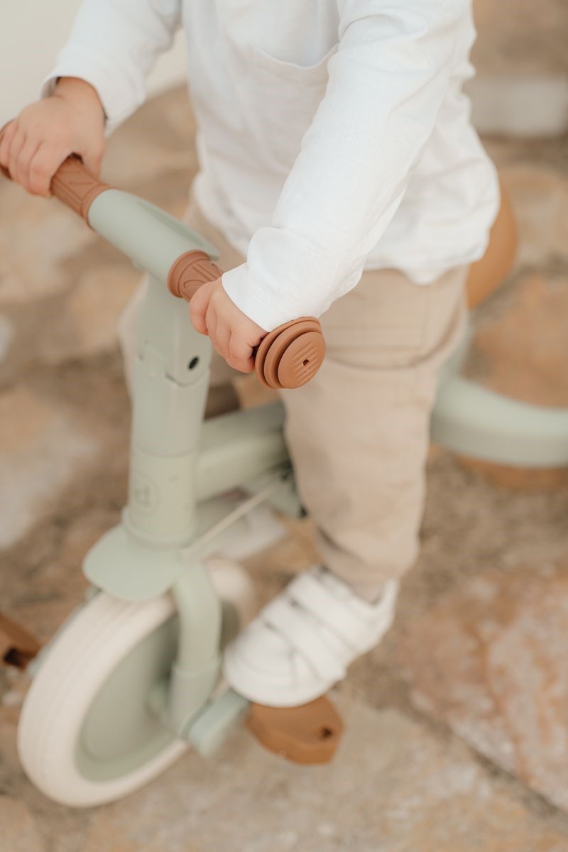 TRICICLO CON BARRA VERDE LITTLE DUTCH - Imagen 3